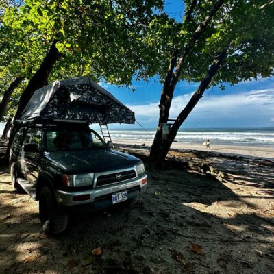 Toyota 4 Runner sur la plage au Costa Rica