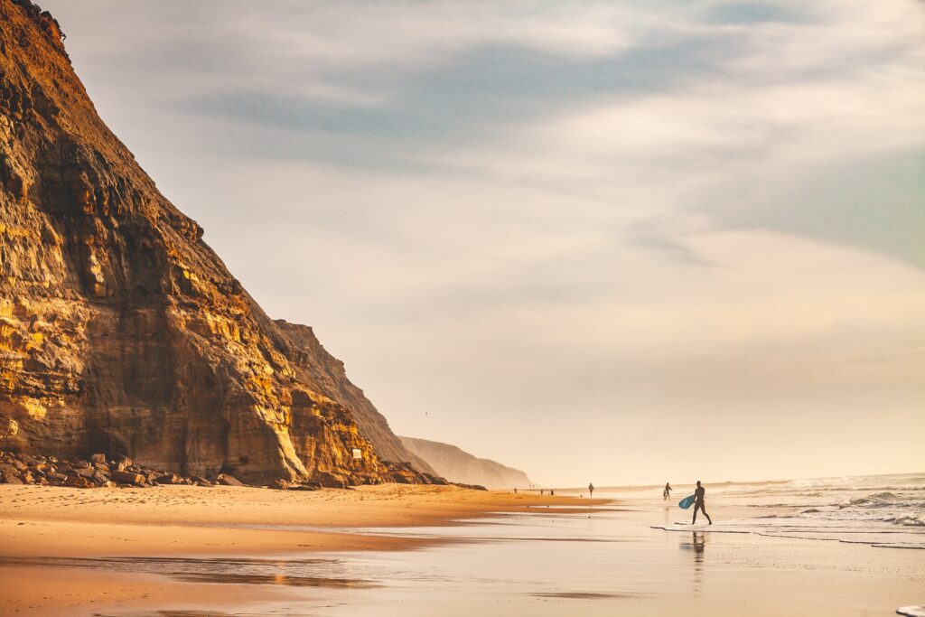 Louer un 4x4 avec tente de toit pour un Surftrip au Portugal