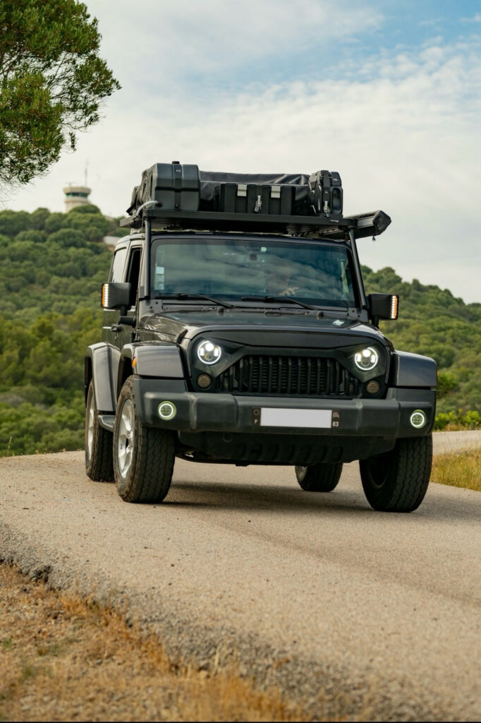 Louer un Jeep Wrangler avec tente de toit à Ajaccio, Corse