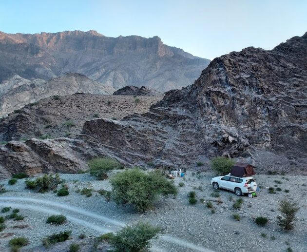 4X4 aménagé de location montagnes oman road trip