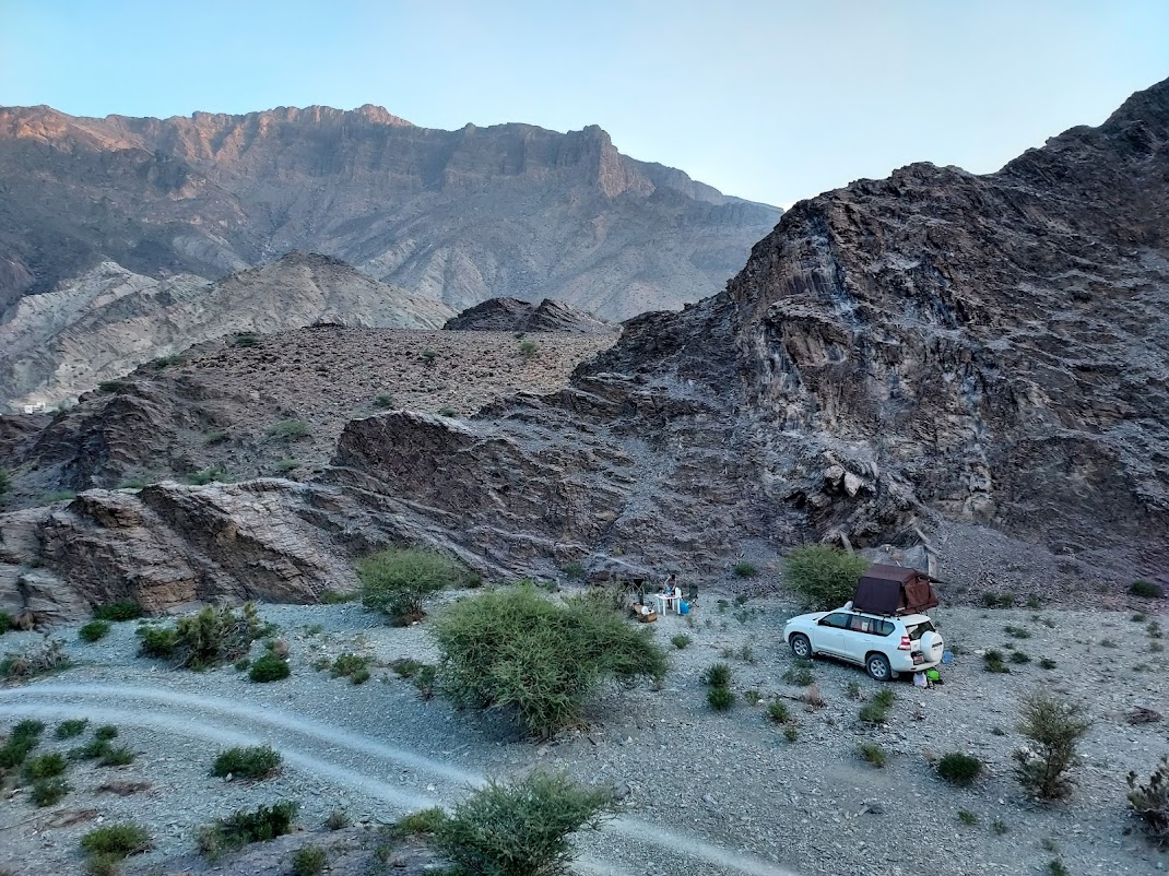 4X4 aménagé de location montagnes oman road trip
