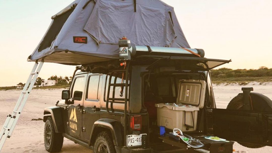 Louer un 4x4 Jeep Wrangler avec tente de toit pour un roadtrip en Basse Californie, Mexique