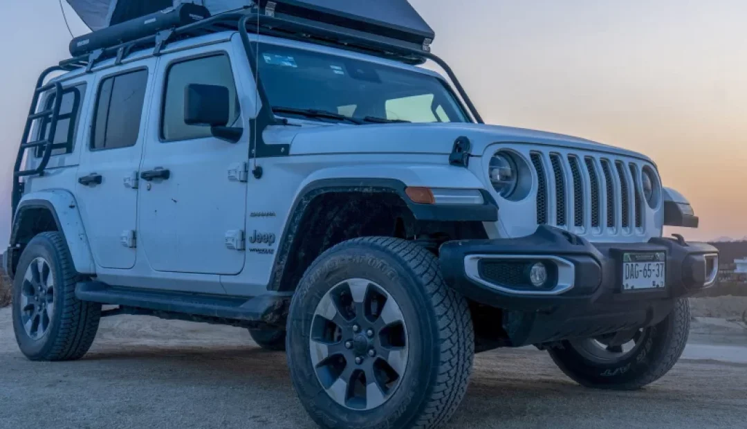 Louer un 4x4 Jeep wrangler avec tente de toit au départ de Mexico City pour un road trip en Basse Californie