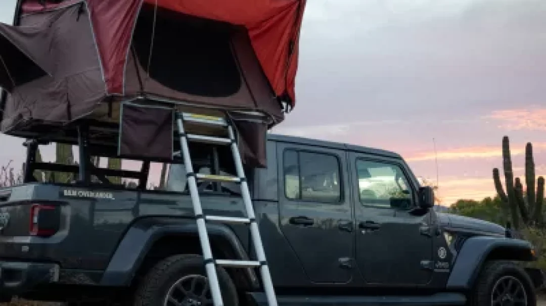 Louer 4x4 jeep Wrangler Gladiator avec tente de toit à Mexico city pour un road trip en Basse Californie