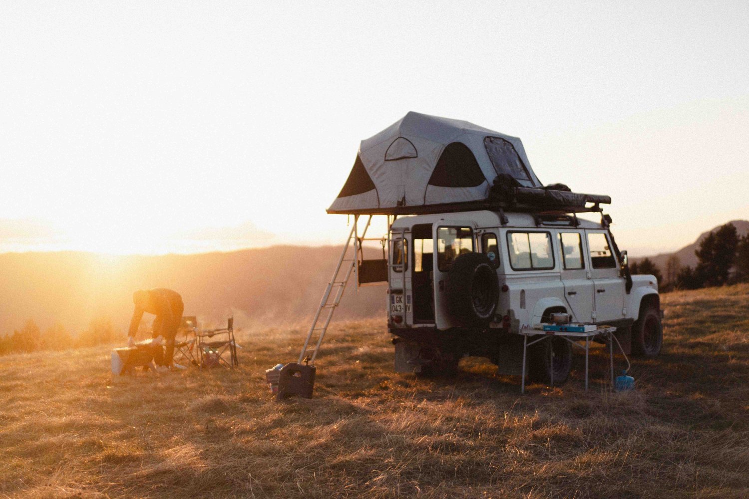Louer un 4x4 avec tente de toit pour un road-trip dans le sud de la france