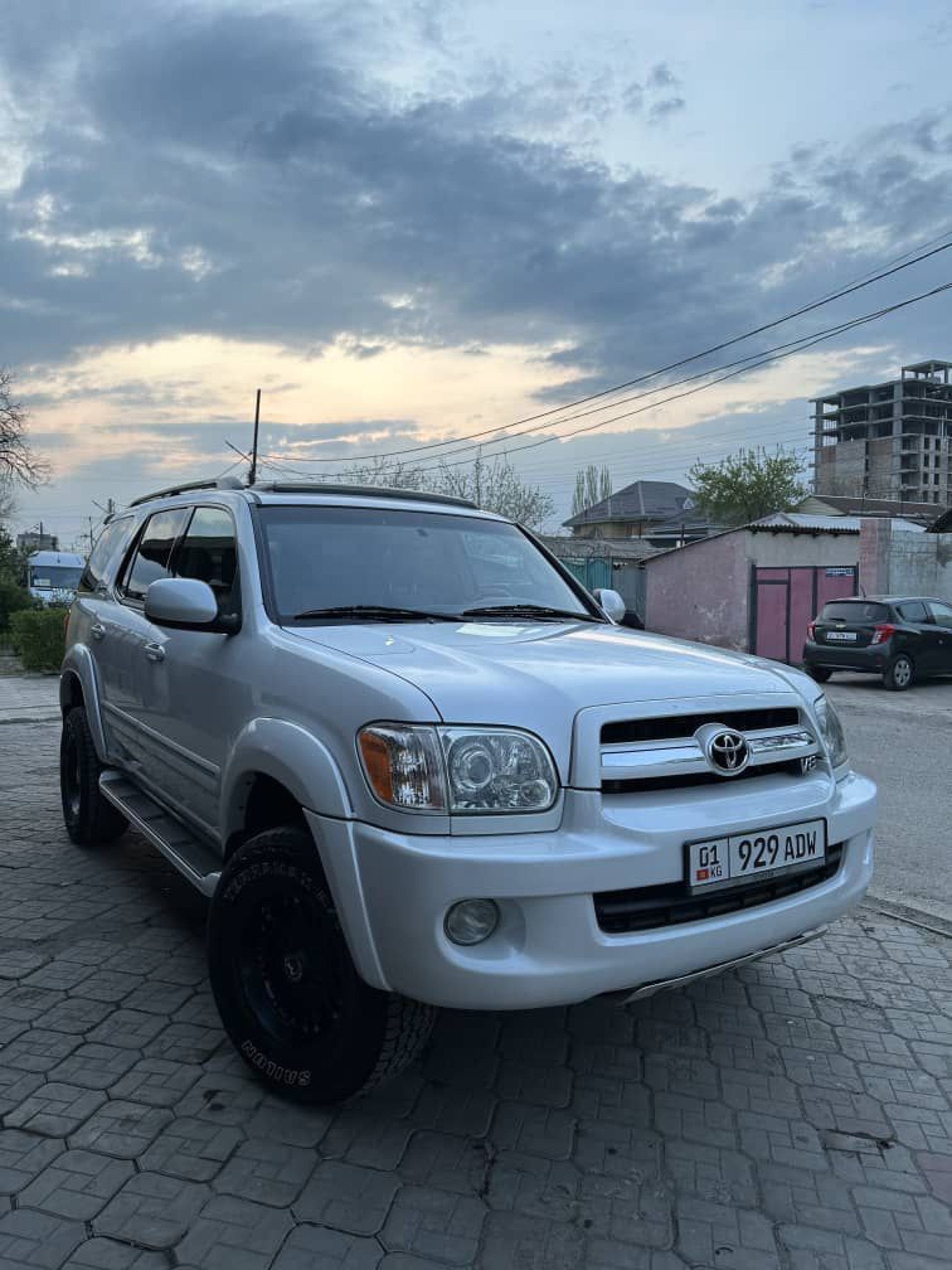 Sequoia V8 (with rooftop tent)